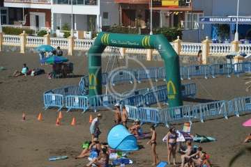  Cristo Cárdenes e Iria Otero, vencedores de la XVI Travesía a Nado de Salinetas (Foto TA)